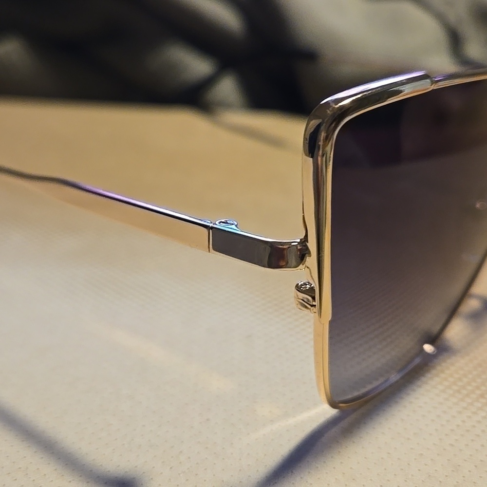 Quay Australia-NWOT "Srsly" Polarized Gold and Black Metal Sunglasses - Picture 9 of 17